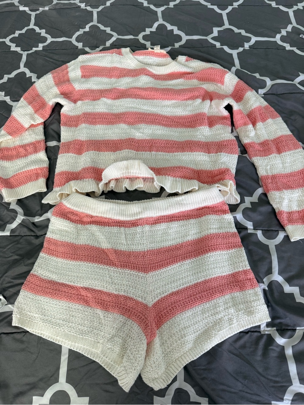 Jessica Simpson Cream and Pink Knit Sweater